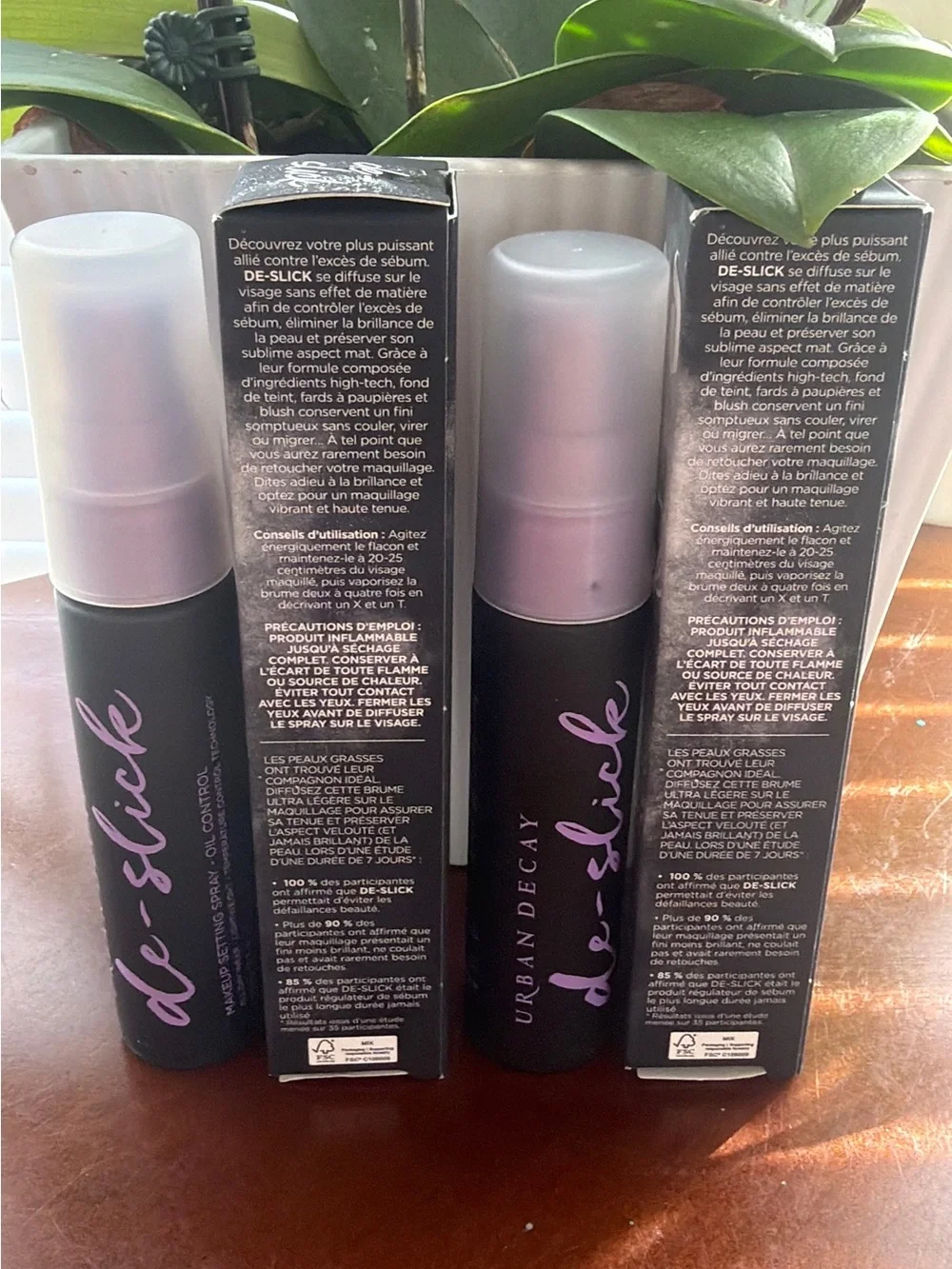 Urban Decay de-slick Makeup Setting Spray — Black with Purple Text